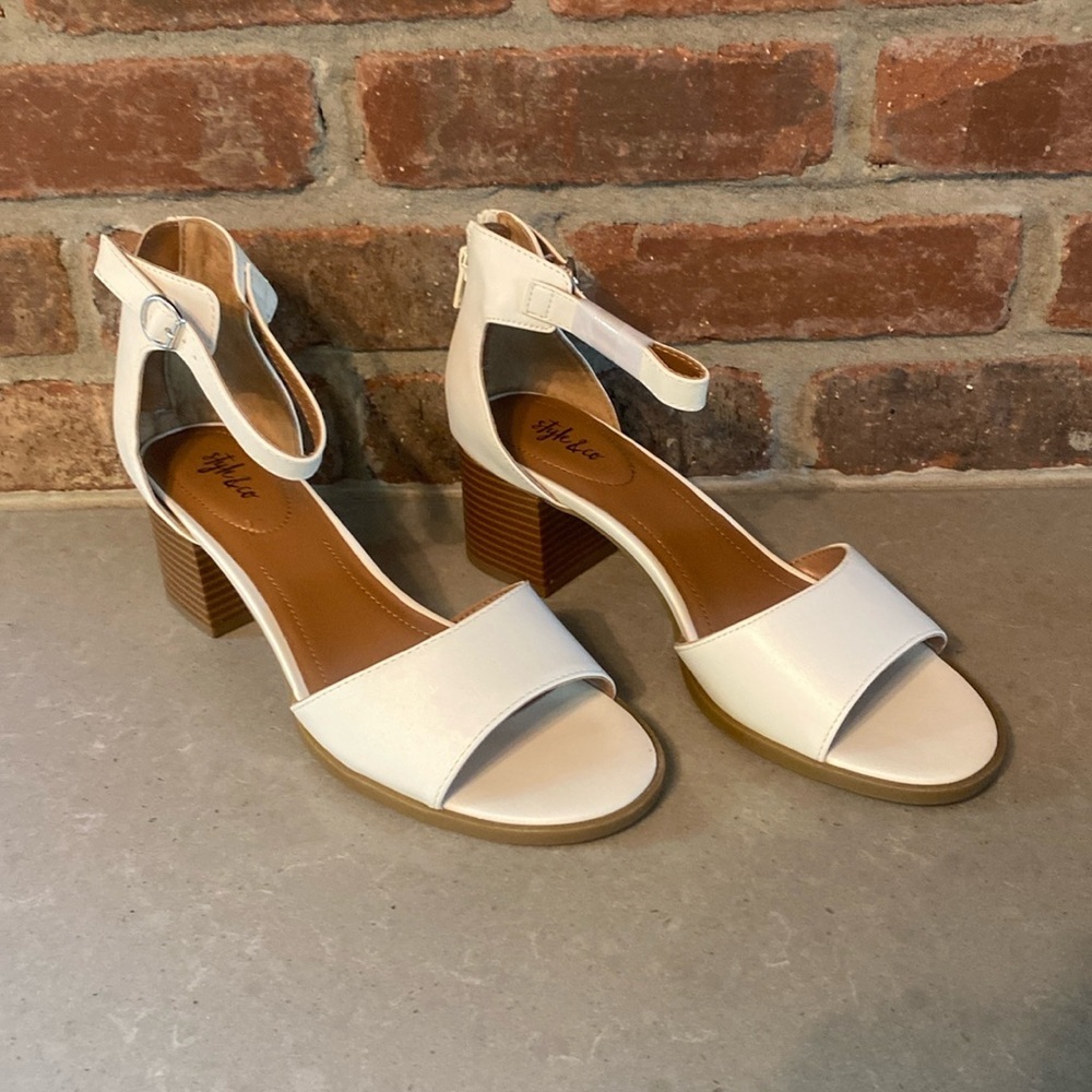 Style & Co white leather heeled sandal Sz 9